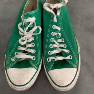 Kelly Green Converse Sneaks